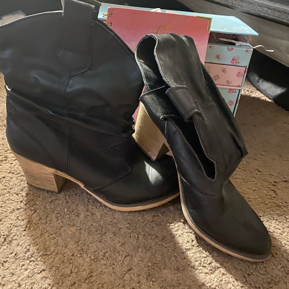 Heeled boots